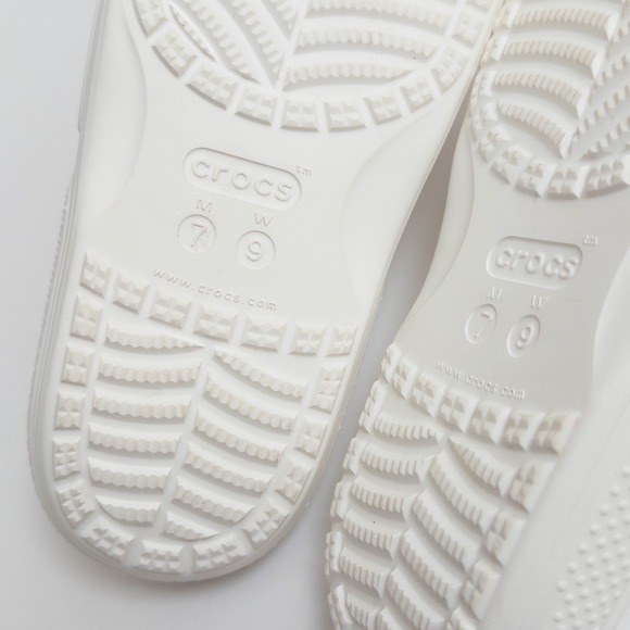 Crocs White Slide Sandals Men's 7 Women's 9 Unisex Comfort Slip On Pool Beach - Picture 13 of 16